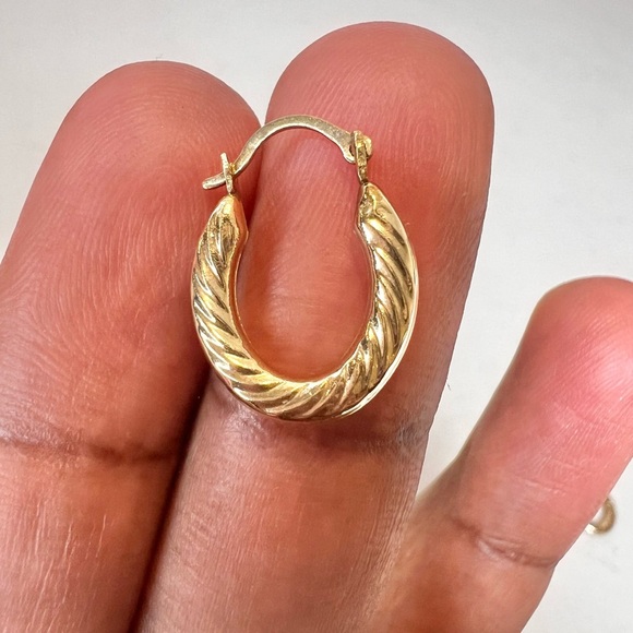 14K Yellow Gold Hollow Puff Earrings Shrimp Hoop Earrings . - Picture 5 of 7